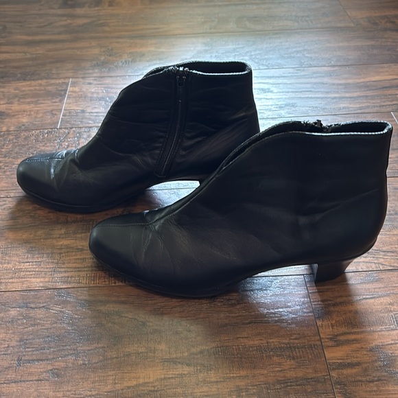🐝 GUC Black Ankle Booties zip up Heels - Picture 1 of 15
